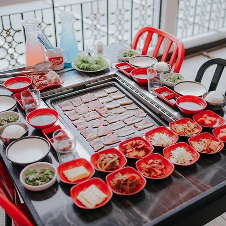טגאיטאי Tagaytay Hotel Sixb מראה חיצוני תמונה