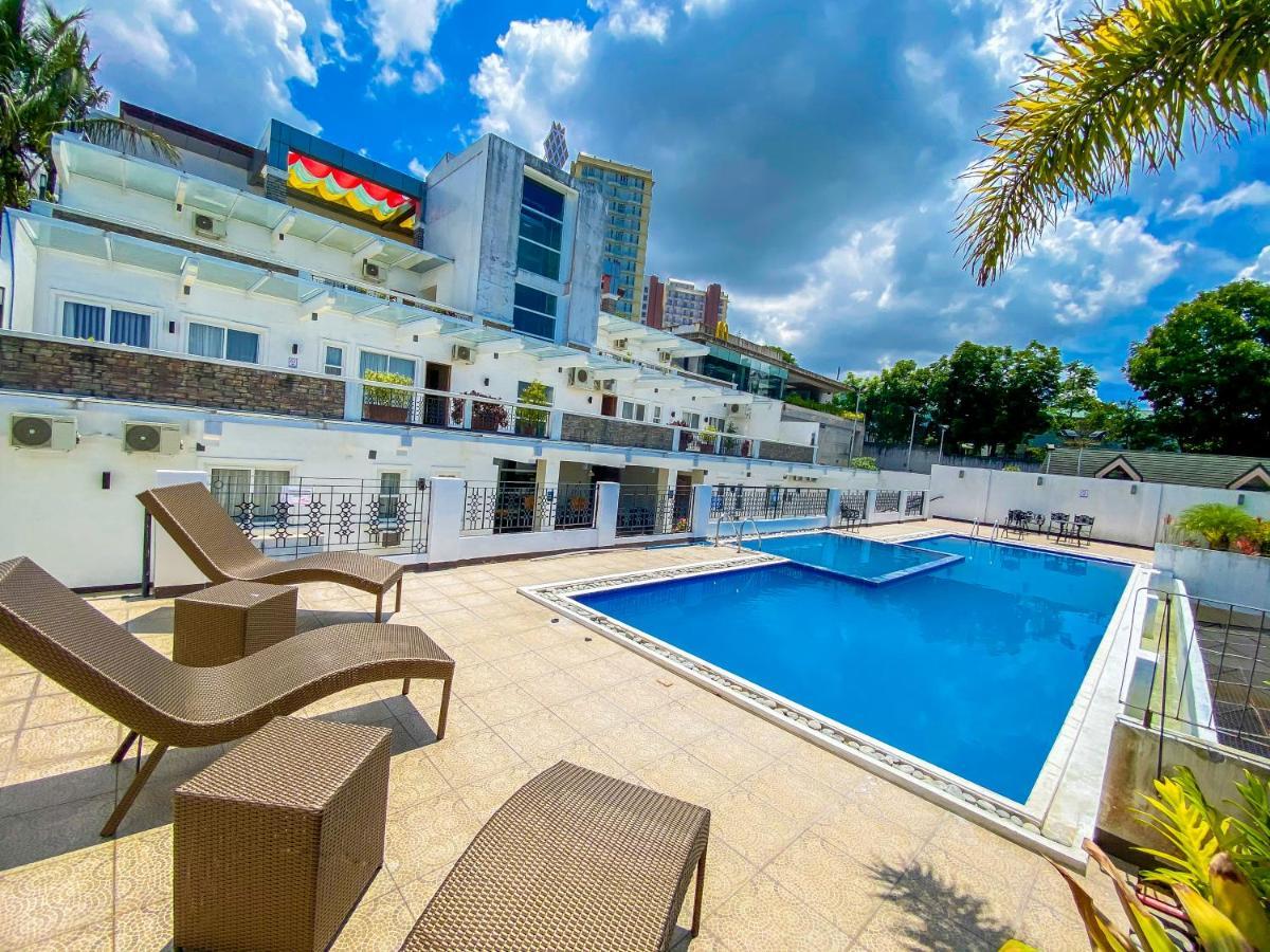 טגאיטאי Tagaytay Hotel Sixb מראה חיצוני תמונה