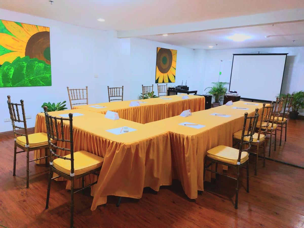 טגאיטאי Tagaytay Hotel Sixb מראה חיצוני תמונה