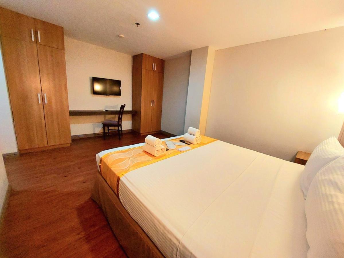 טגאיטאי Tagaytay Hotel Sixb מראה חיצוני תמונה