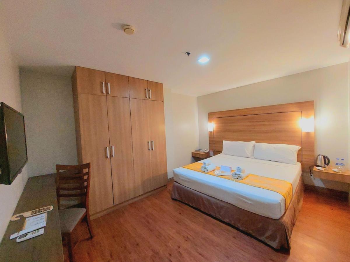 טגאיטאי Tagaytay Hotel Sixb מראה חיצוני תמונה