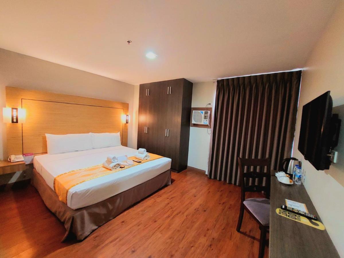 טגאיטאי Tagaytay Hotel Sixb מראה חיצוני תמונה