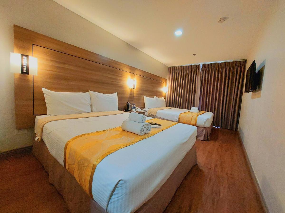 טגאיטאי Tagaytay Hotel Sixb מראה חיצוני תמונה