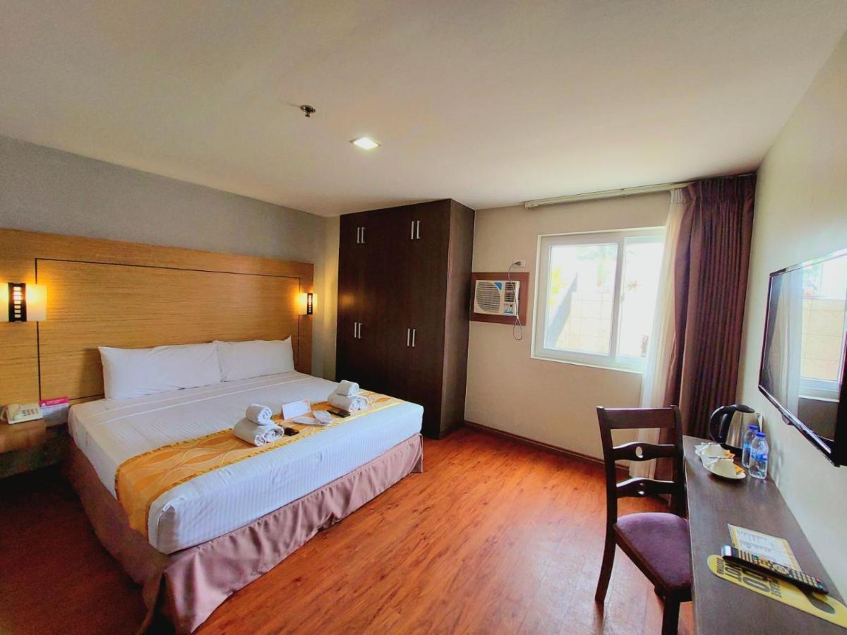 טגאיטאי Tagaytay Hotel Sixb מראה חיצוני תמונה