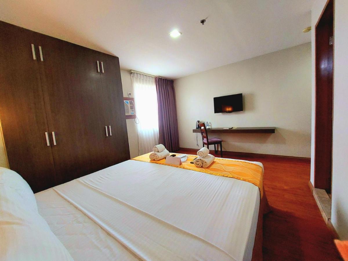 טגאיטאי Tagaytay Hotel Sixb מראה חיצוני תמונה