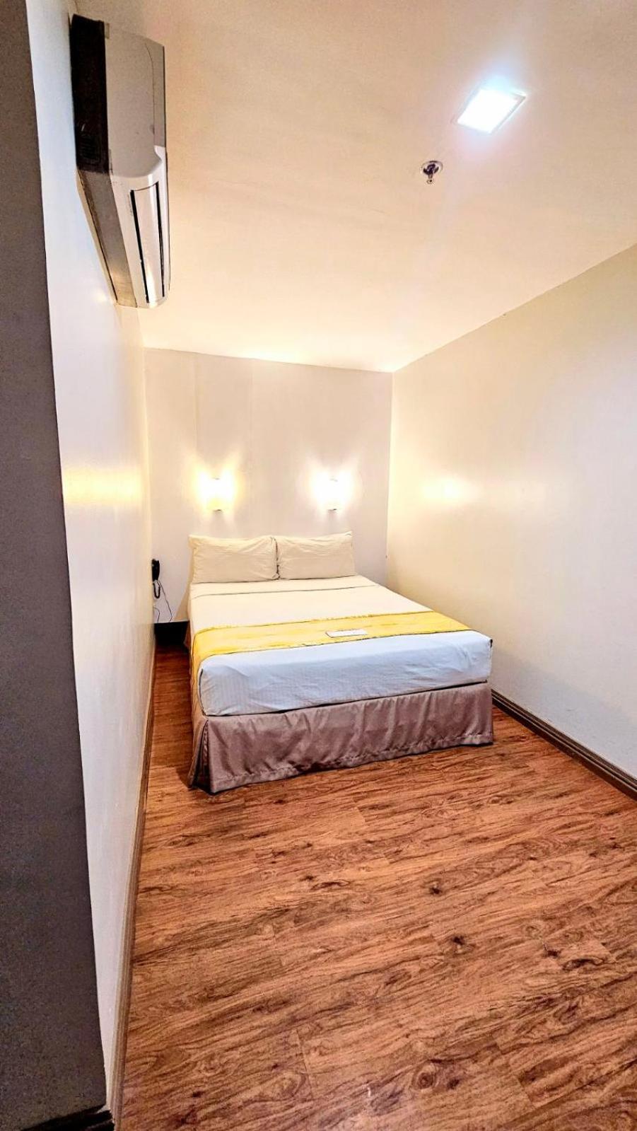 טגאיטאי Tagaytay Hotel Sixb מראה חיצוני תמונה